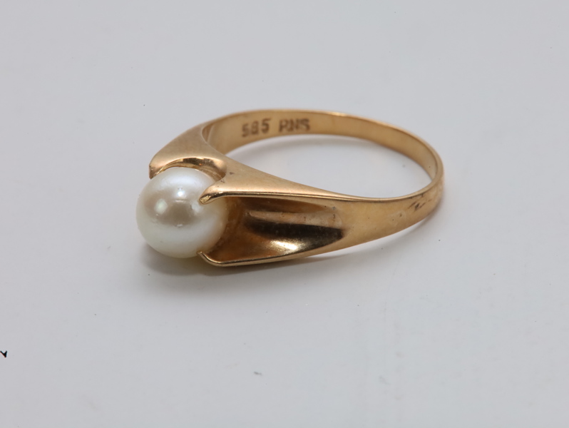 Ring i 585 gull med perle – str. 17 mm, 3,45 gram
