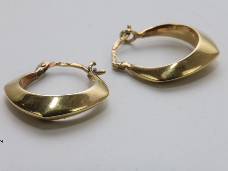 Øredobber i 585 gull – klassisk design, 18 mm – 1,71 g