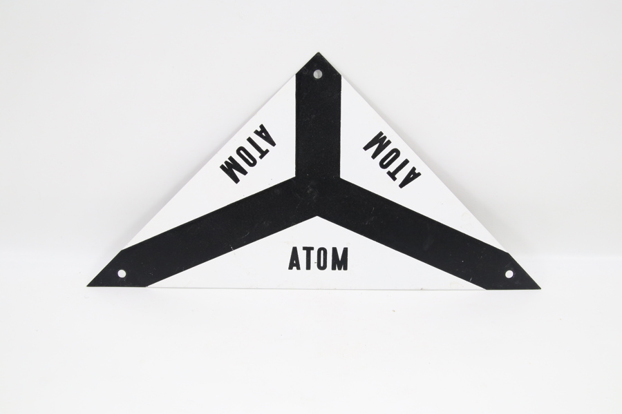 ATOM – trekantet metallskilt