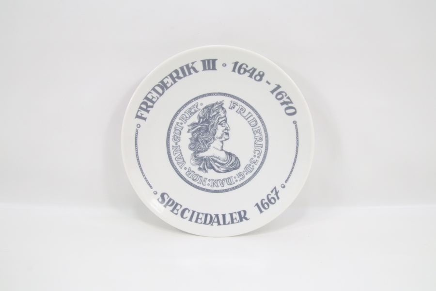 Porsgrund Porselen – veggtallerken «Frederik III / Speciedaler 1667»
