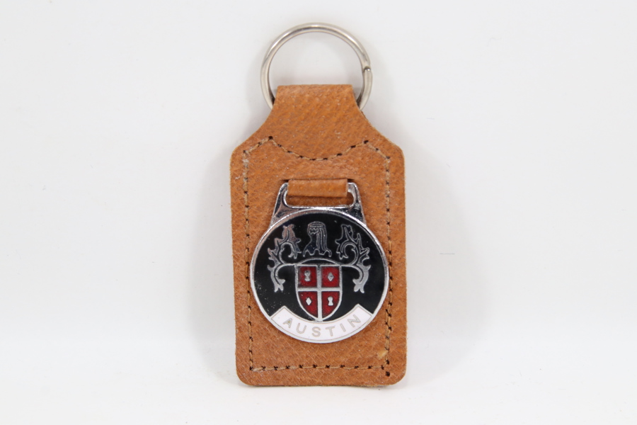 Eldre nøkkelring med skinnfeste og metallmerke – Austin
