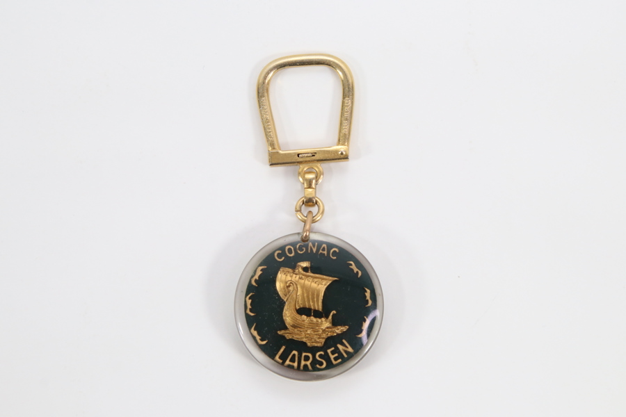 Eldre nøkkelring – Larsen Cognac
