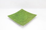 Grønt firkantet fat med blomstermønster
