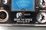 BDR M-3124 “Sitting Bull” kommunikasjonsradio med mikrofon
