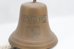 Skipsklokke i messing merket «Titanic 1912»
