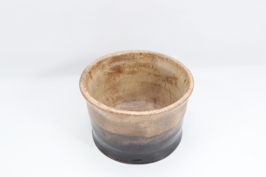 Signert keramikkbolle i steingods
