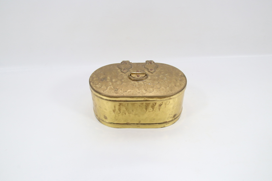 Lite messing skrin med lokk