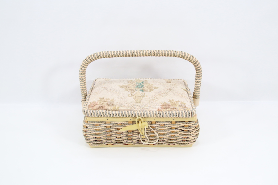 Flettet sy- og oppbevaringsskrin med bærehåndtak
