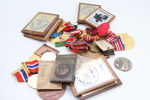 Parti diverse medaljer og merker
