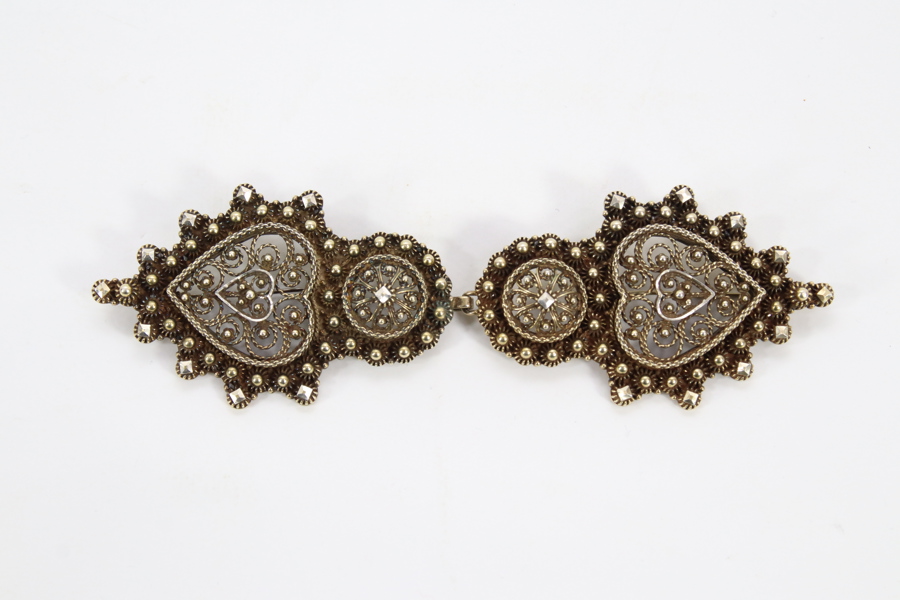 Tradisjonell norsk sølv beltespenne med hjertemotiv
