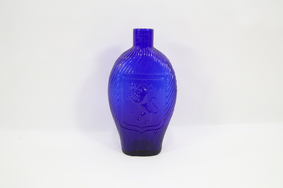 Lommelerke i koboltblått glass med riksløve
