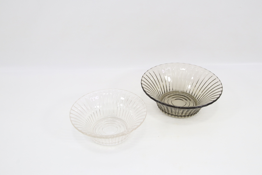 To glasskåler fra Høvik, riflet dekor
