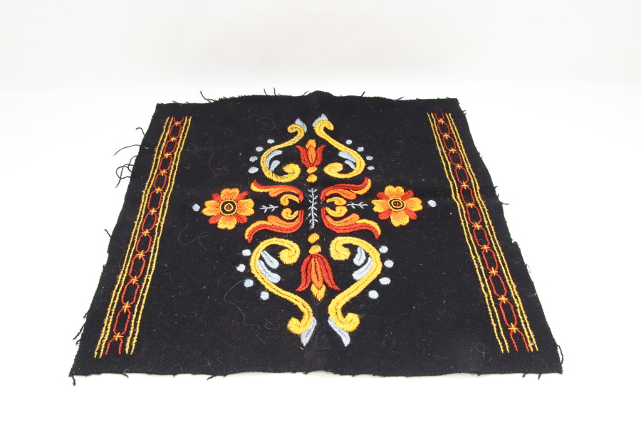 Eldre brodert tekstil
