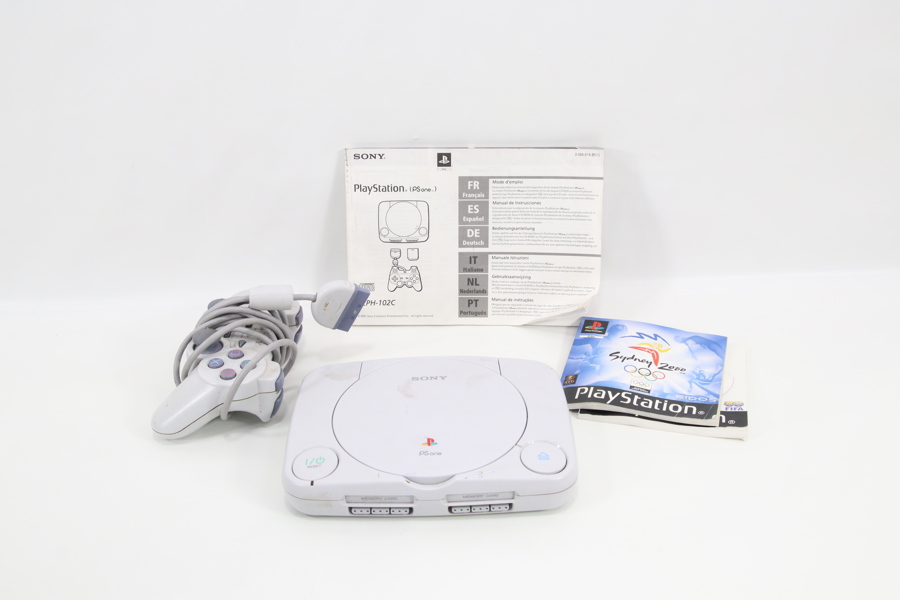 Sony PlayStation PSone konsoll SCPH-102 med kontroll og spill
