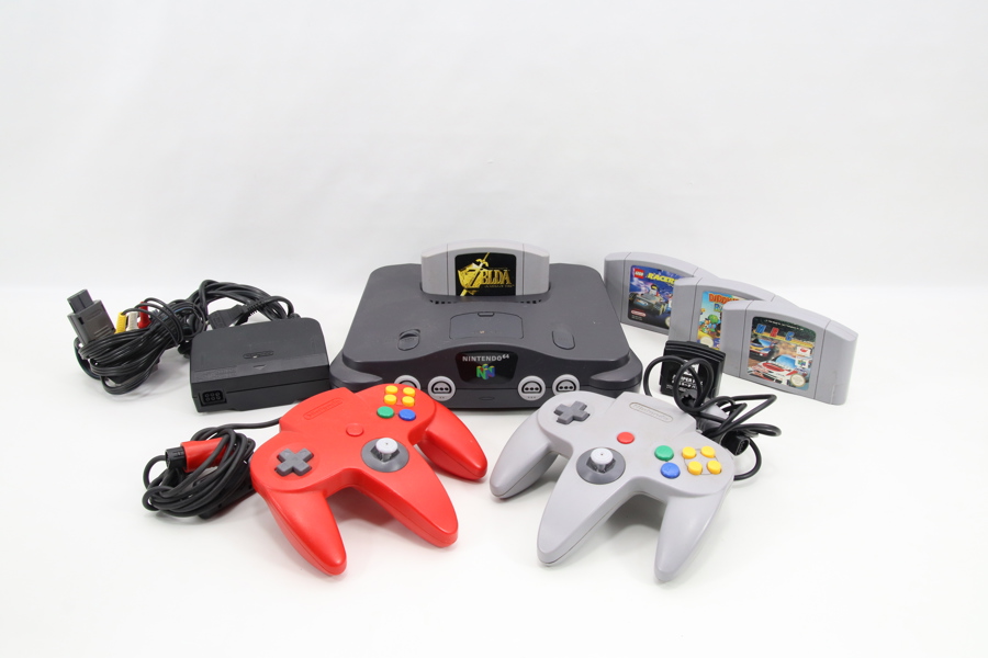 Nintendo 64 konsoll med 2 kontrollere, Jumper Pak og 4 spill
