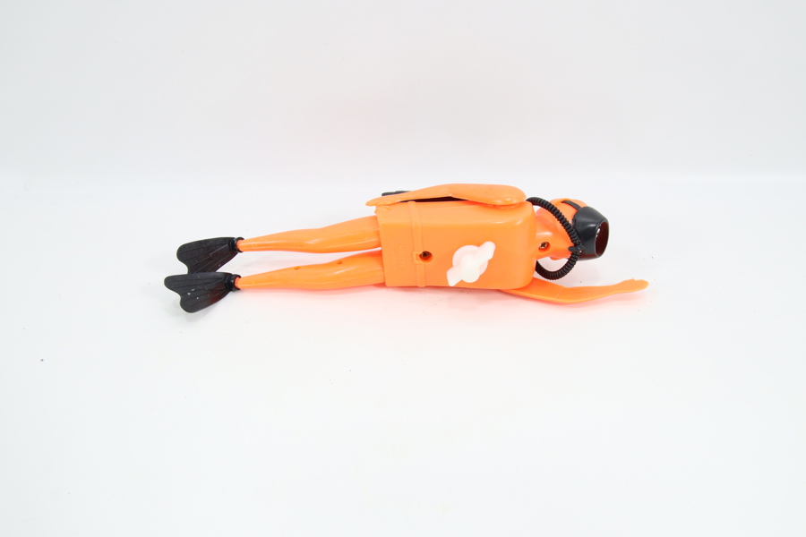 Eldre mekanisk dykkefigur i plast
