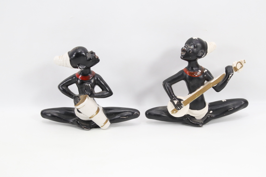 To dekorative figurer i porselen – musikalsk motiv
