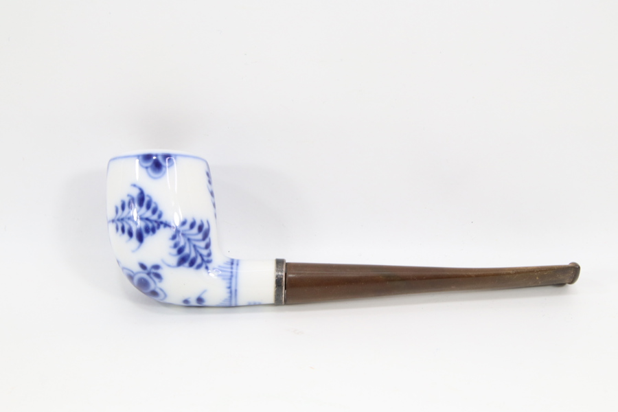 Kongelig Dansk tobakkspipe i porselen med sterling sølvring
