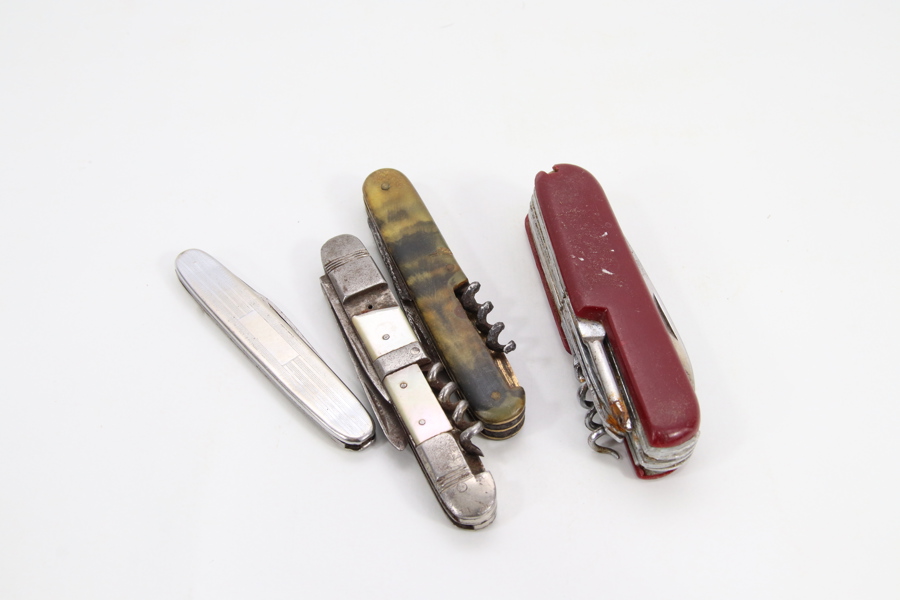 Parti eldre lommekniver – diverse modeller
