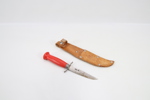 Mora speiderkniv med rød slire
