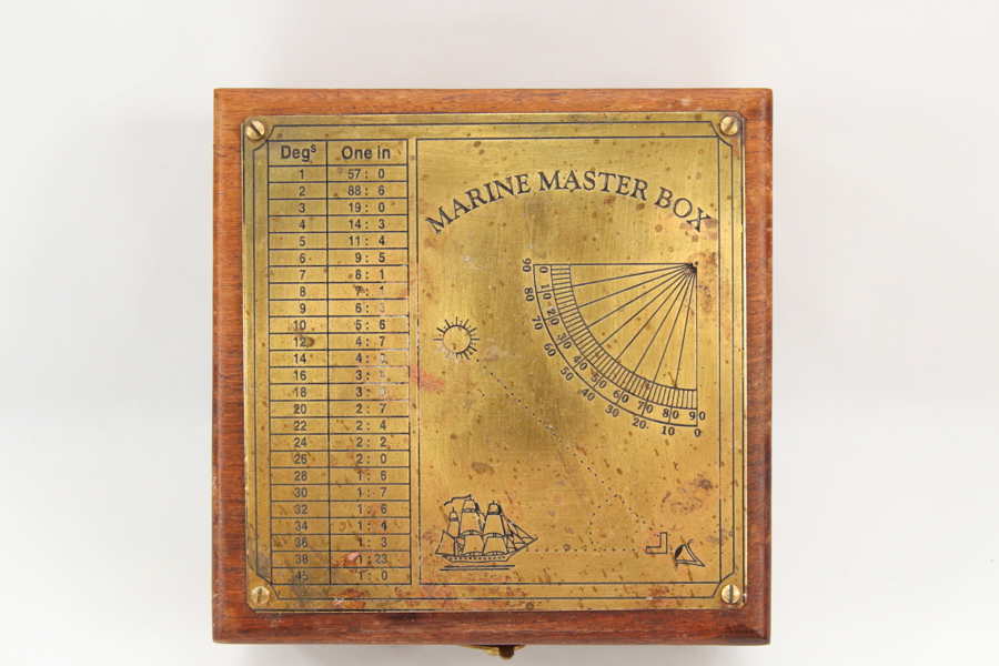 Marine Master Box – navigasjonsinstrument i trekasse
