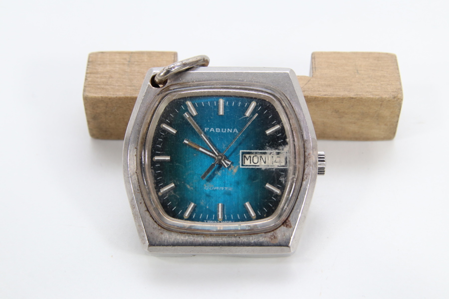 Fabuna quartz armbåndsur med blå skive og dag- og datovisning
