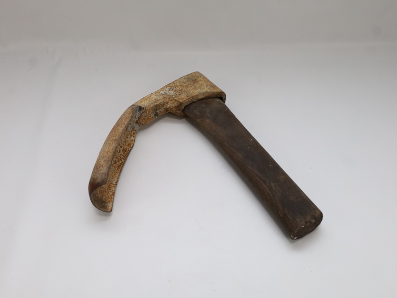 Eldre smedlaget teksle  signert VB