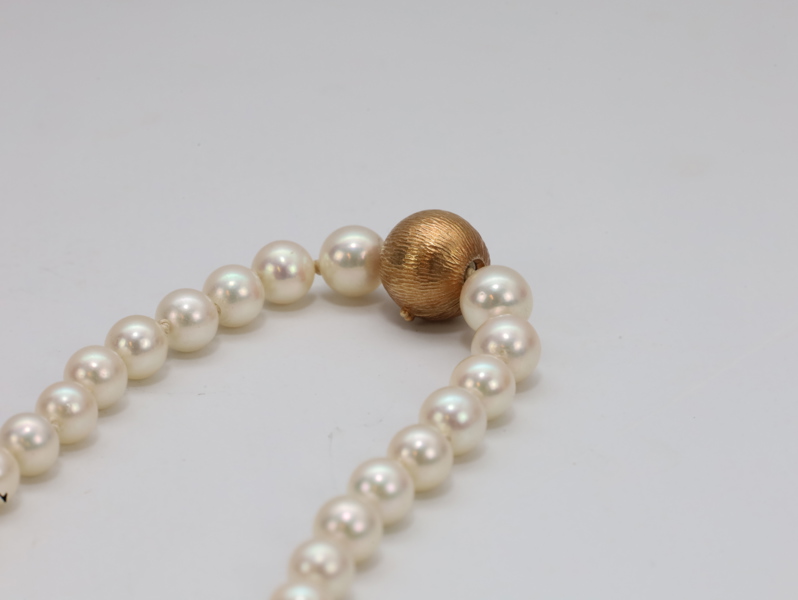 Ole Lynggaard, Danmark – Perlekjede med gullås, 20. århundre