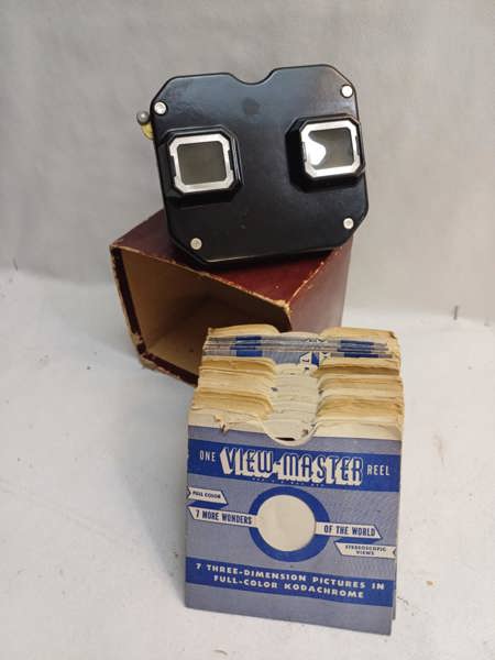 Vintage view-master med mange bilde ruller.