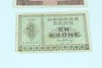 To stykk sedler - 1 Krone 1948 og 2 Krone 1922