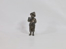 Eldre detaljert Guttefigur i Metall