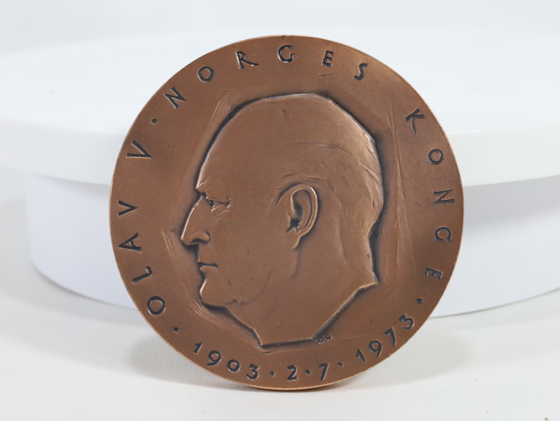 Norsk bronse medalje, Kong Olav V 1903-1973